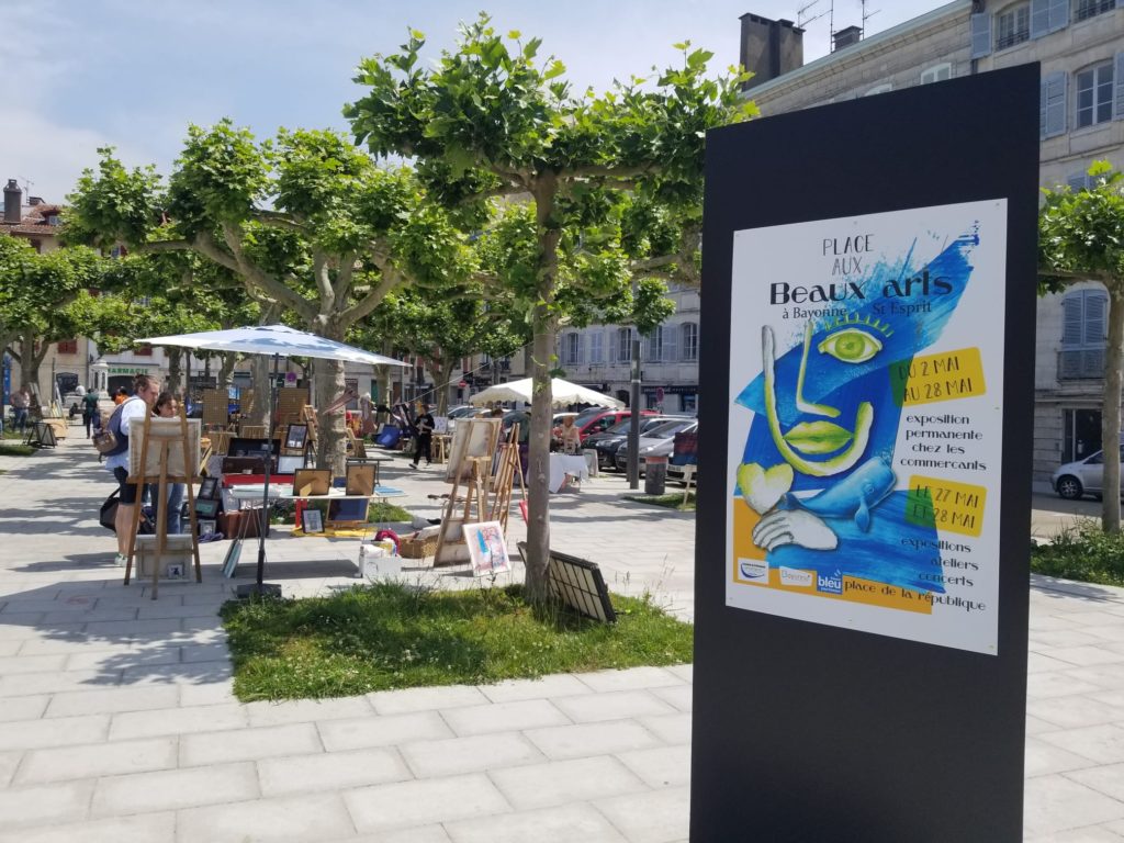 Photo de la place aux Beaux-arts